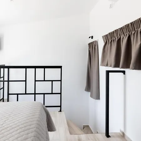Pagani - Luxury Maisonette B3 Apartman *