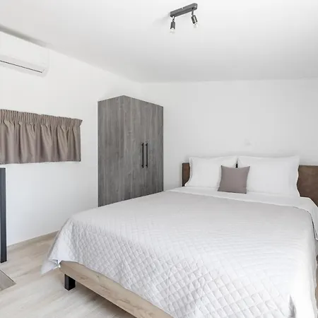 Pagani - Luxury Maisonette B3 *